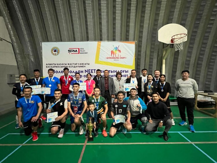 Үздік волейболшы жастар марапатталды