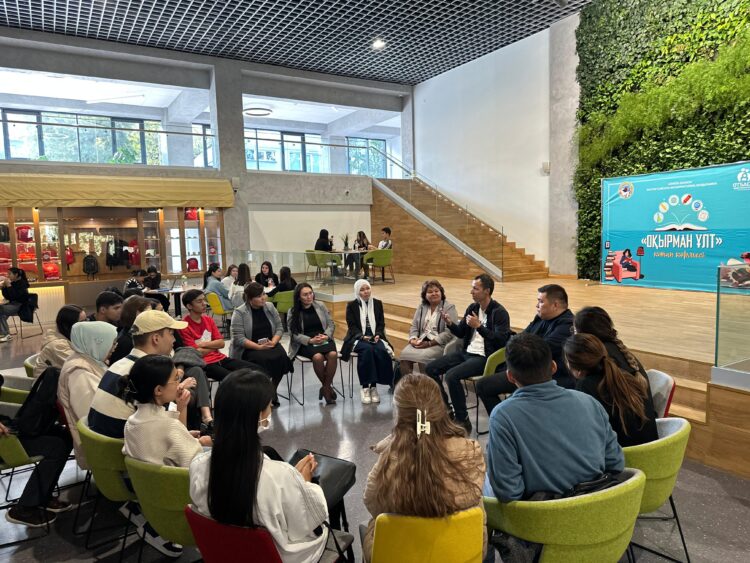 Жастар кітап оқымай ма?