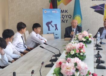 «Әке – асқар тау» тақырыбында студенттермен кездесу өтті