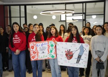 Заң мен Тәртіп: Алматы жастары ғимараттардағы есірткі жарнамаларын жойды