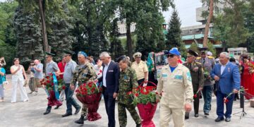 22 маусым – аза тұту күніне орай гүл қою рәсімі